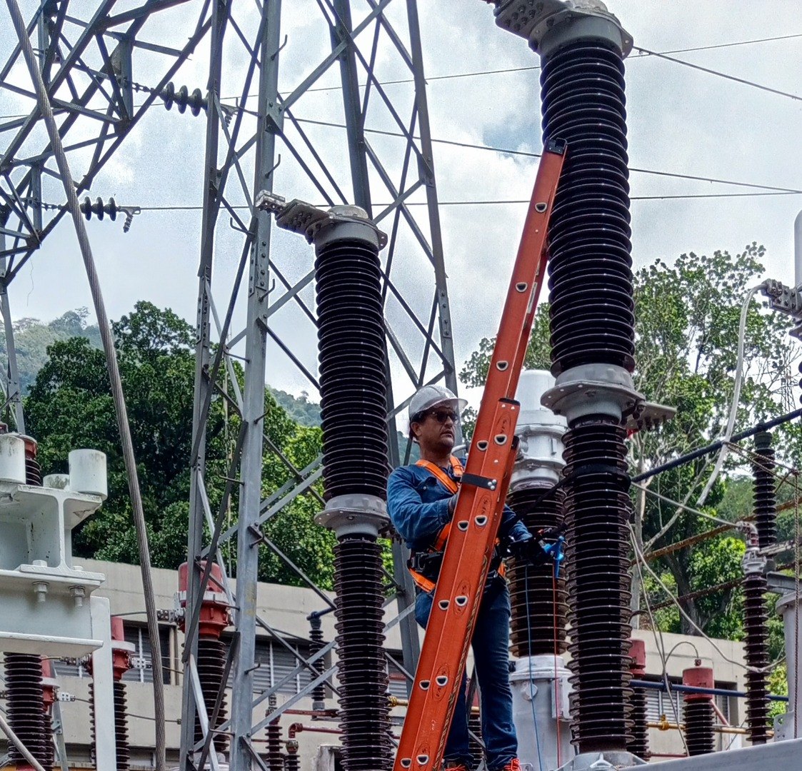 Testing of circuit breakers, contactors and disconnectors with OMICRON in a substation