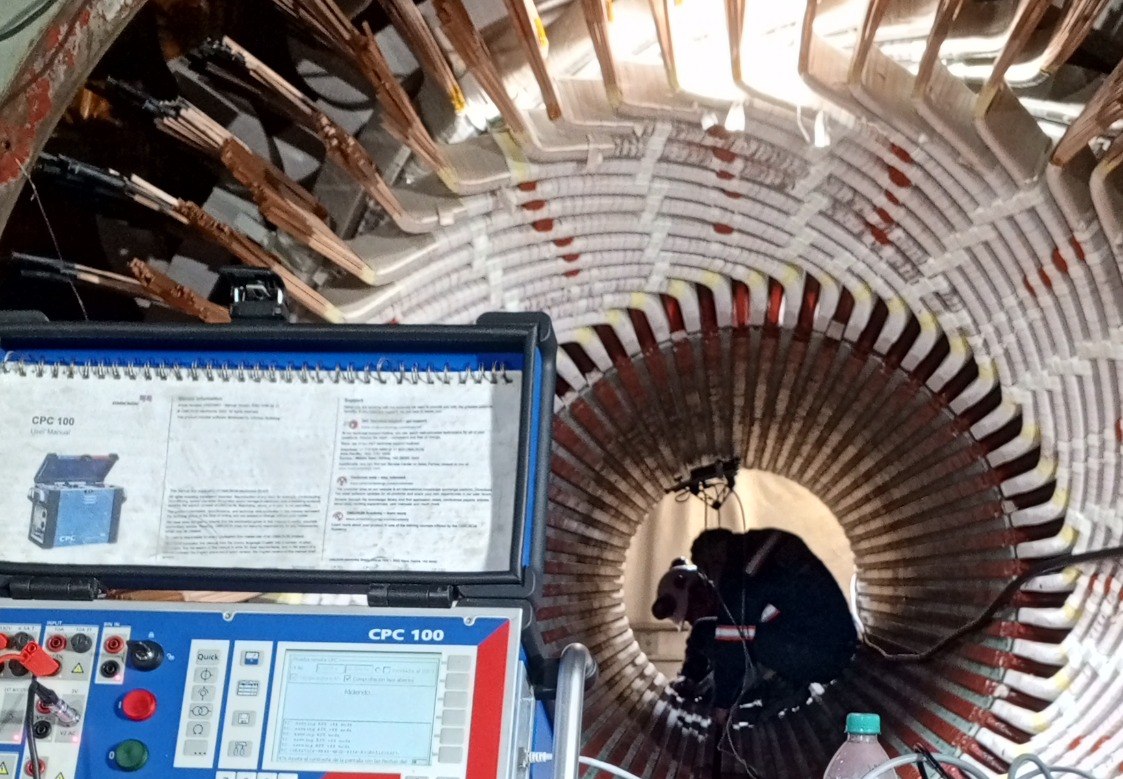 Testing of rotating machinery, motors and generators with CPC 100 on the stator